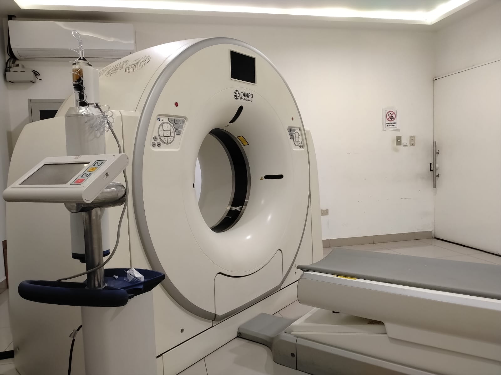 Tomógrafo CT — vista frontal