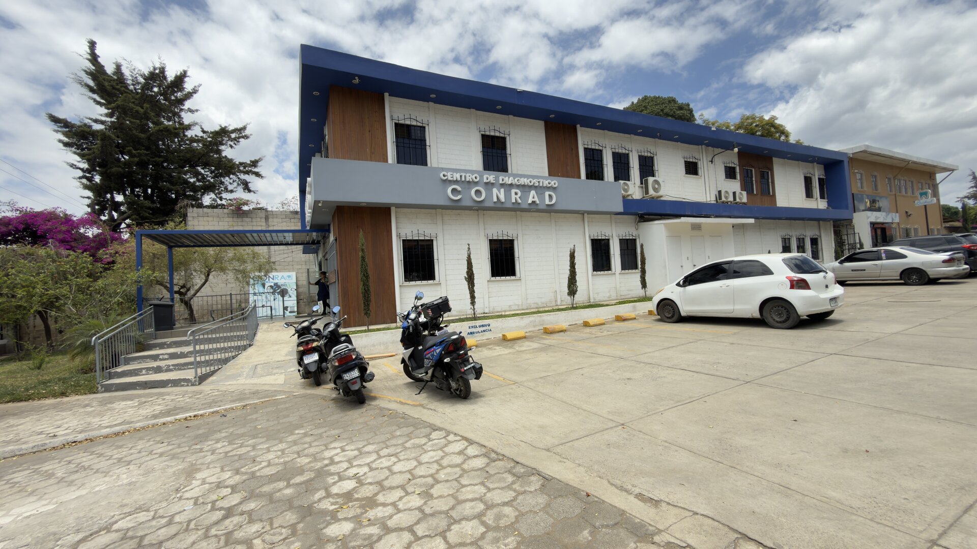 Área de parqueo